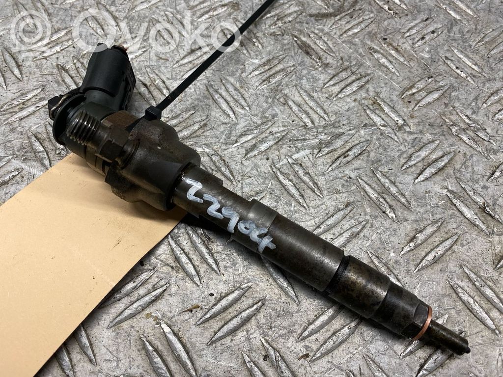 Fuel injector   7798446