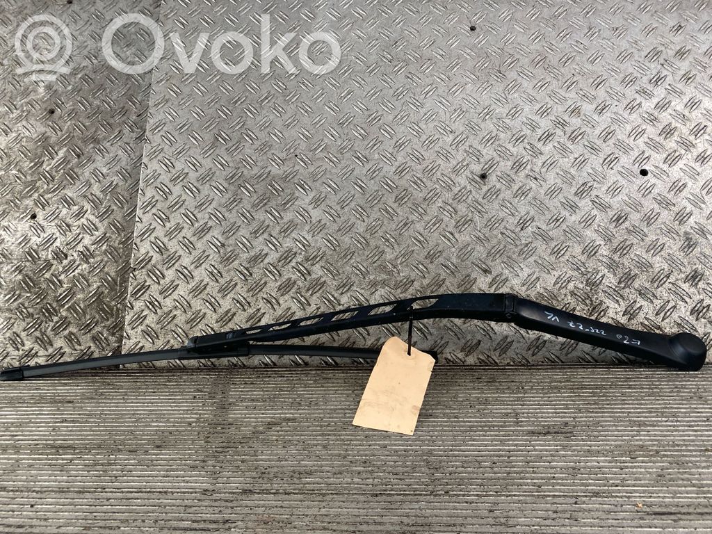 BMW 5 E60 E61 Front wiper blade arm 