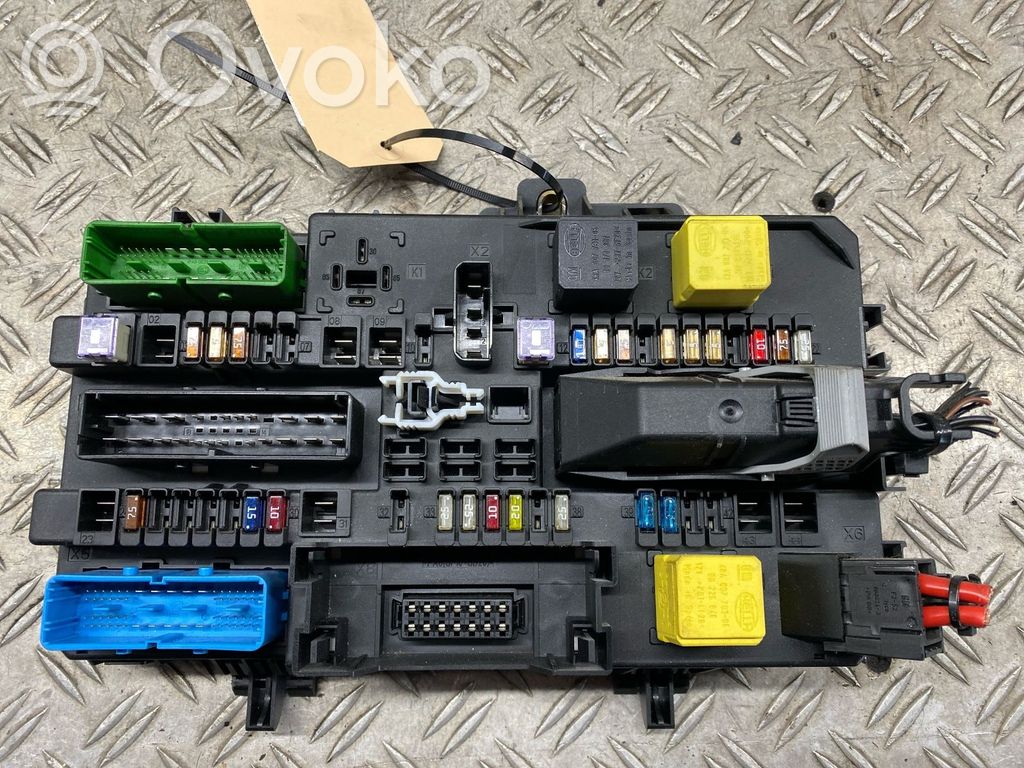 Opel Astra H Ramka / Moduł bezpieczników 