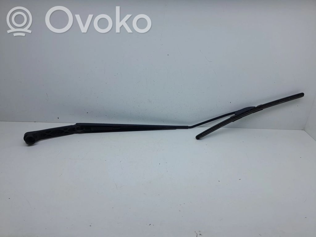 Subaru XV I Front wiper blade arm 