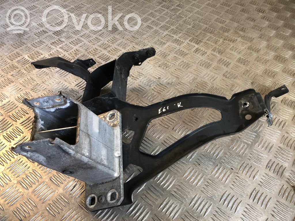 BMW 5 E60 E61 Uchwyt / Mocowanie lampy przedniej 