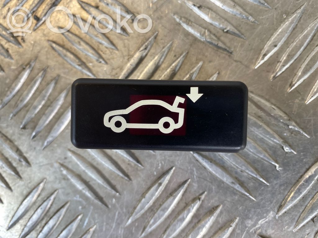 Tailgate/boot open switch button   8375580