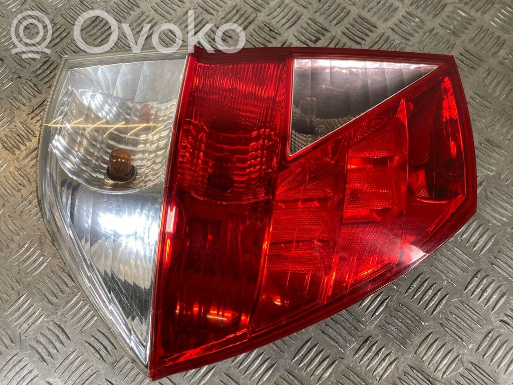 Honda FR-V Aizmugurējais lukturis virsbūvē 