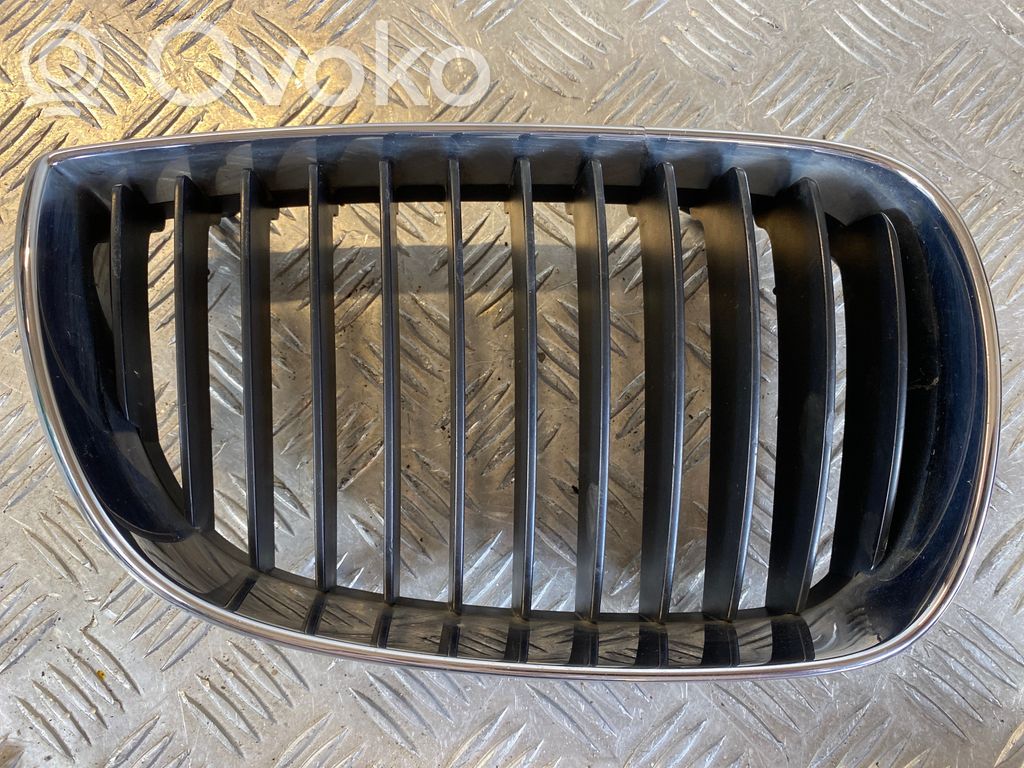 BMW 1 E81 E87 Front bumper upper radiator grill 