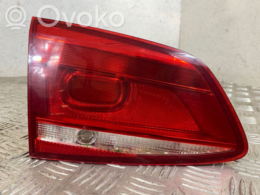 Volkswagen PASSAT B7 Lampy tylnej klapy bagażnika 