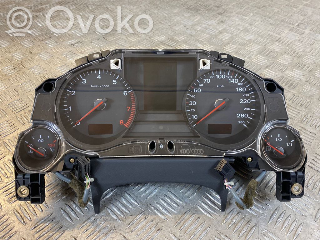 Audi A8 S8 D3 4E Nopeusmittari (mittaristo) 