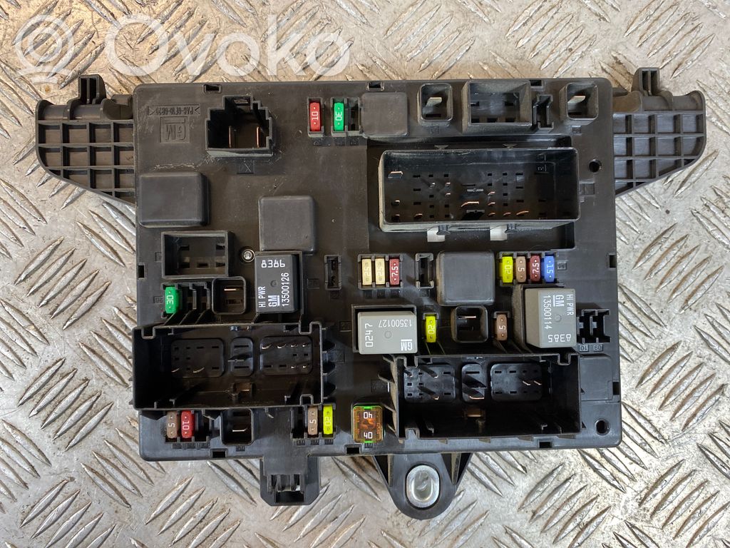 Opel Astra J Módulo de fusible 