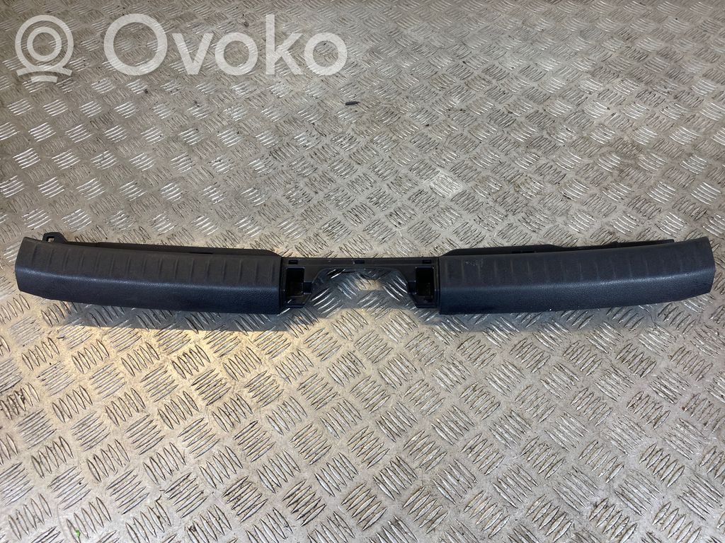 Lexus CT 200H Osłona pasa bagażnika 