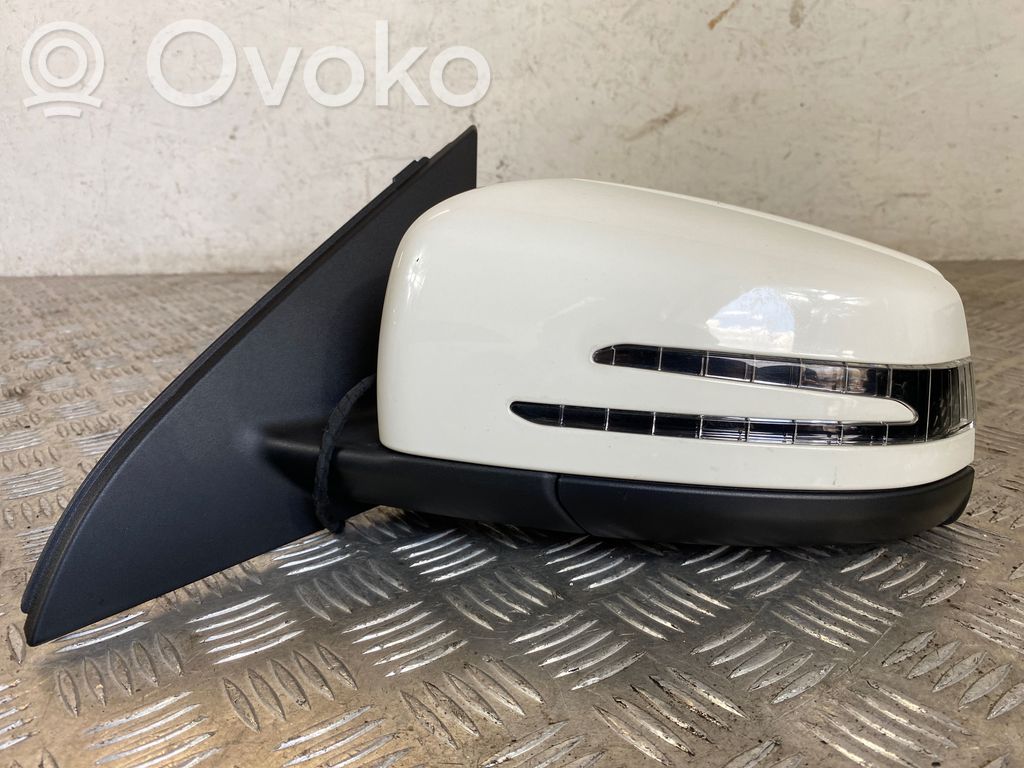 Mercedes-Benz A W176 Elektryczne lusterko boczne drzwi przednich 