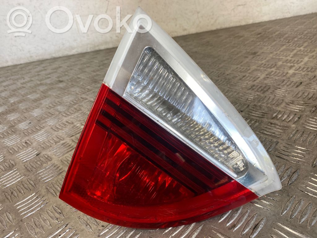 BMW 3 E90 E91 Aizmugurējais lukturis pārsegā 