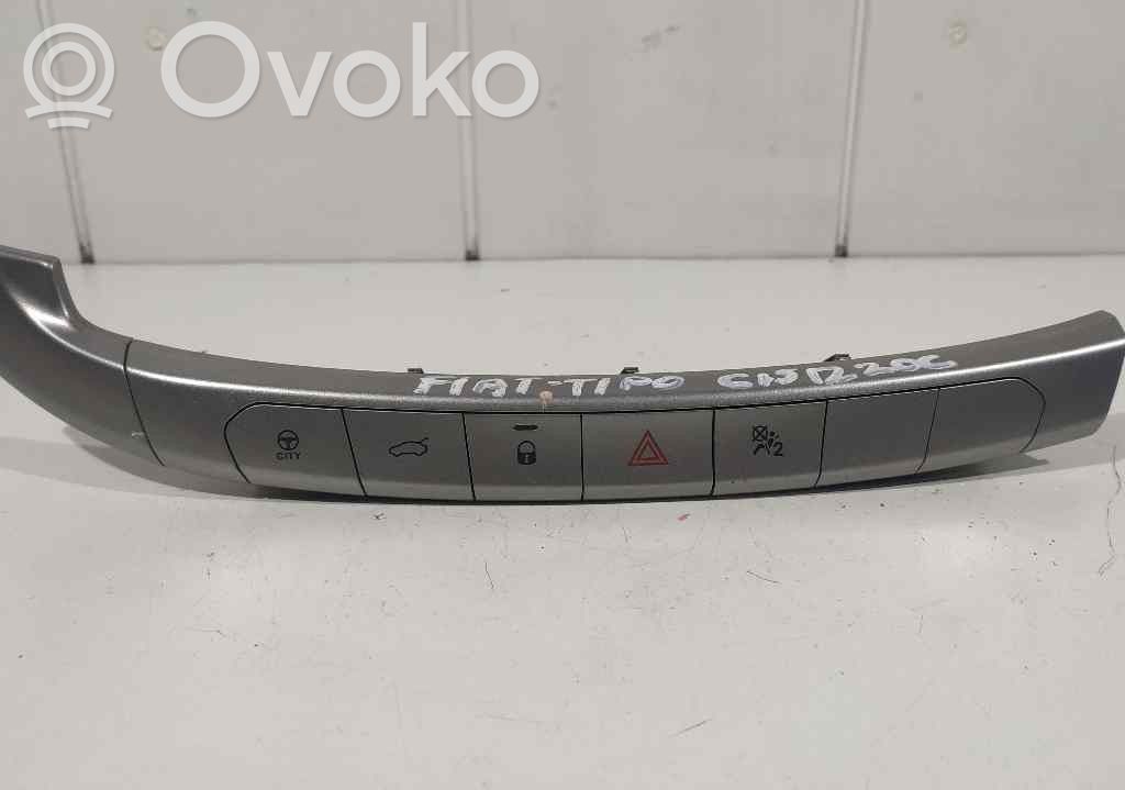 Fiat Tipo Przycisk świateł awaryjnych 