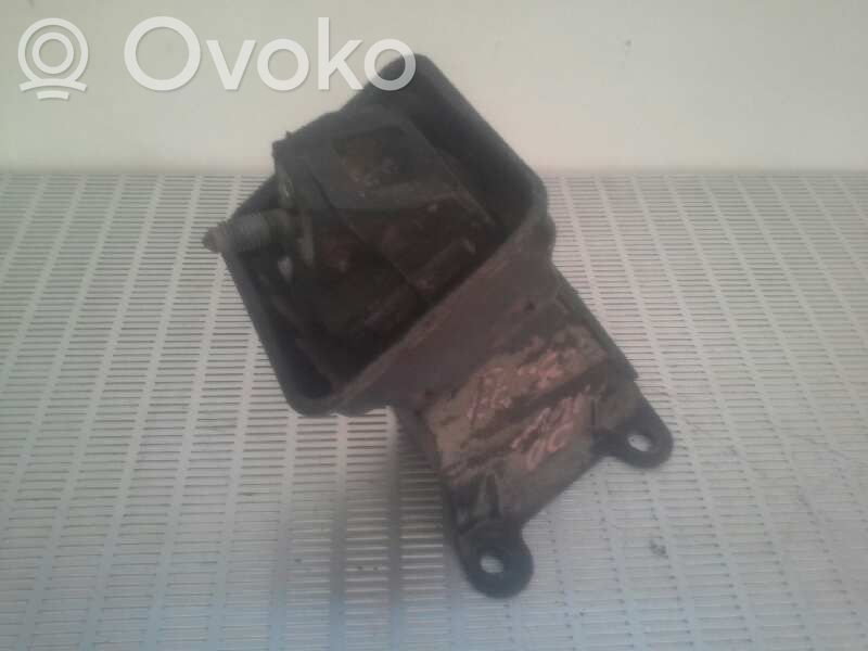 Engine mount bracket