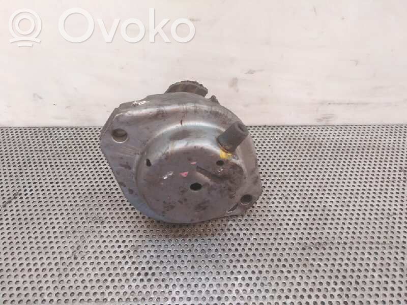 Engine mount bracket   RM677462002