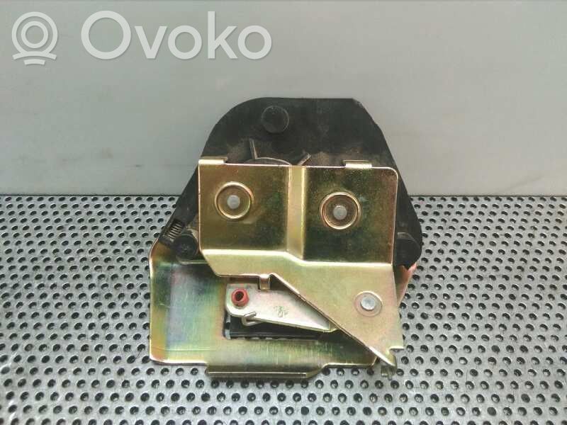 Liukuoven lukko