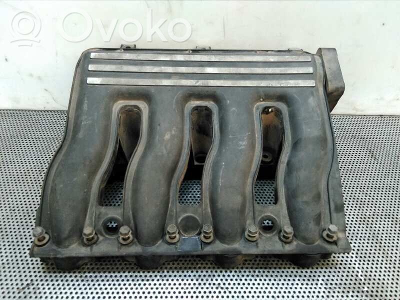 Intake manifold   2246942