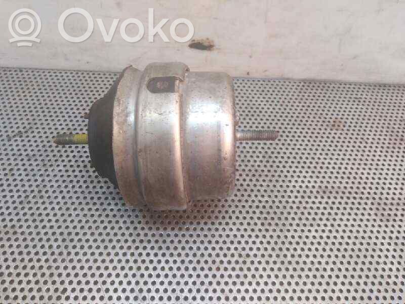 Skoda Superb B5 (3U) Engine mount bracket 