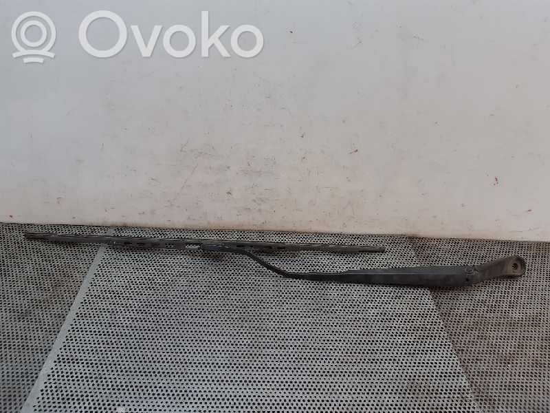 Front wiper blade arm