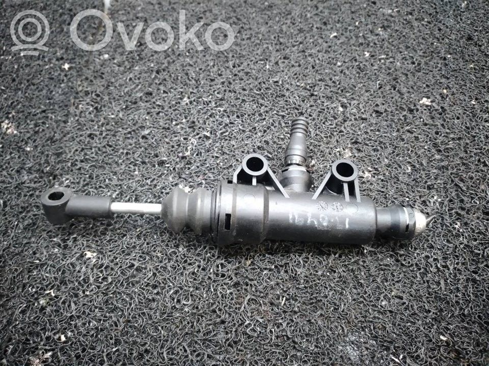 Pedal de embrague   A2042900012