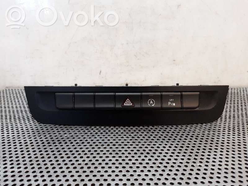Mercedes-Benz GLA W156 X156 Botón interruptor de luz de peligro