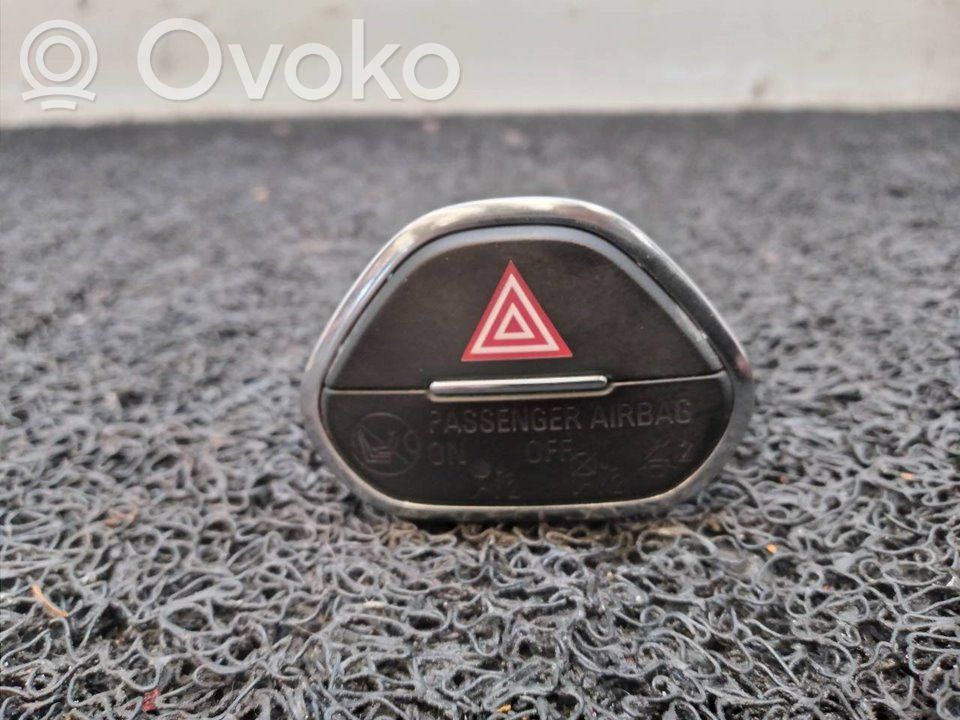 Opel Corsa E Schalter Warnblinkanlage 
