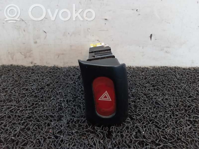 Botón interruptor de luz de peligro