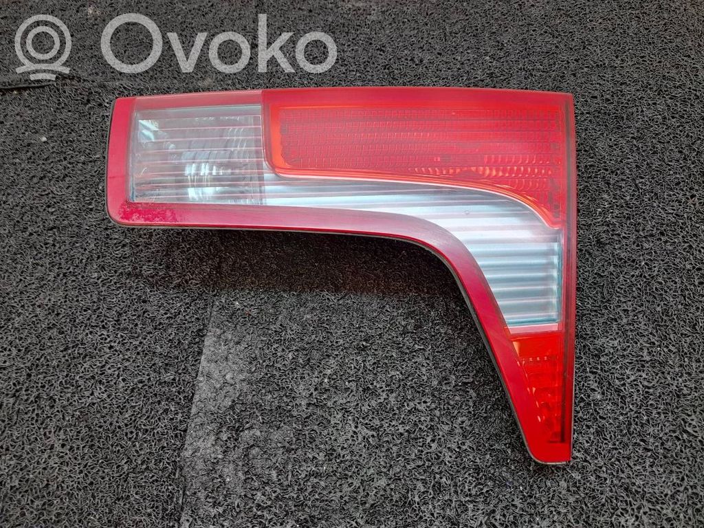 Tailgate rear/tail lights