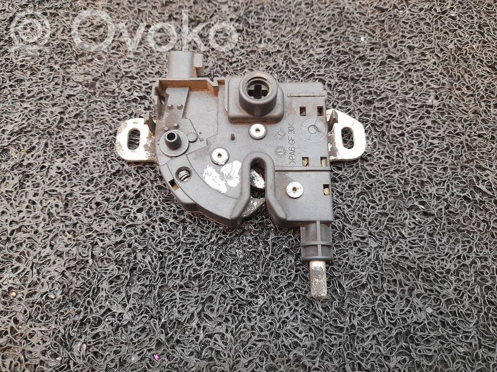 Ford Focus Kiinnityskoukku/-silmukka 