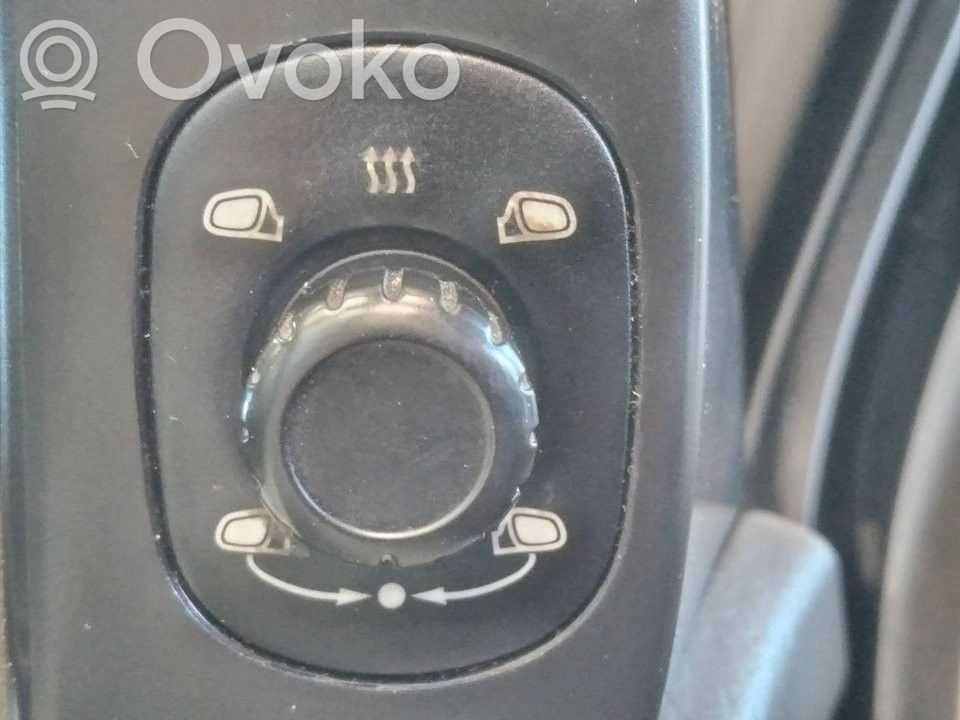 Sivupeilin kytkin