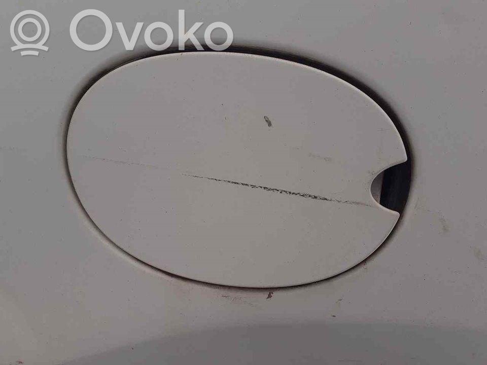 Klapka wlewu paliwa