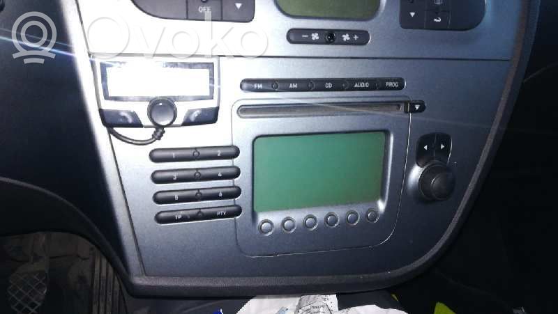 Panel / Radioodtwarzacz CD/DVD/GPS   1P103515247V