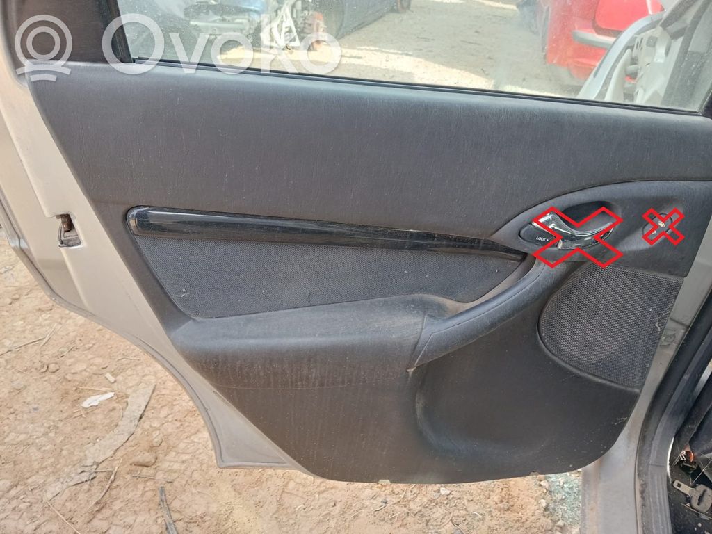 Apšuvums aizmugurējām durvīm