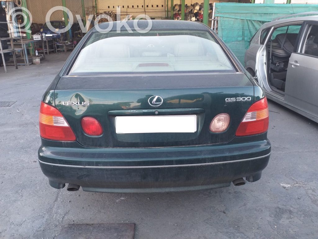 Toyota Avensis T220 Feux arrière sur hayon 