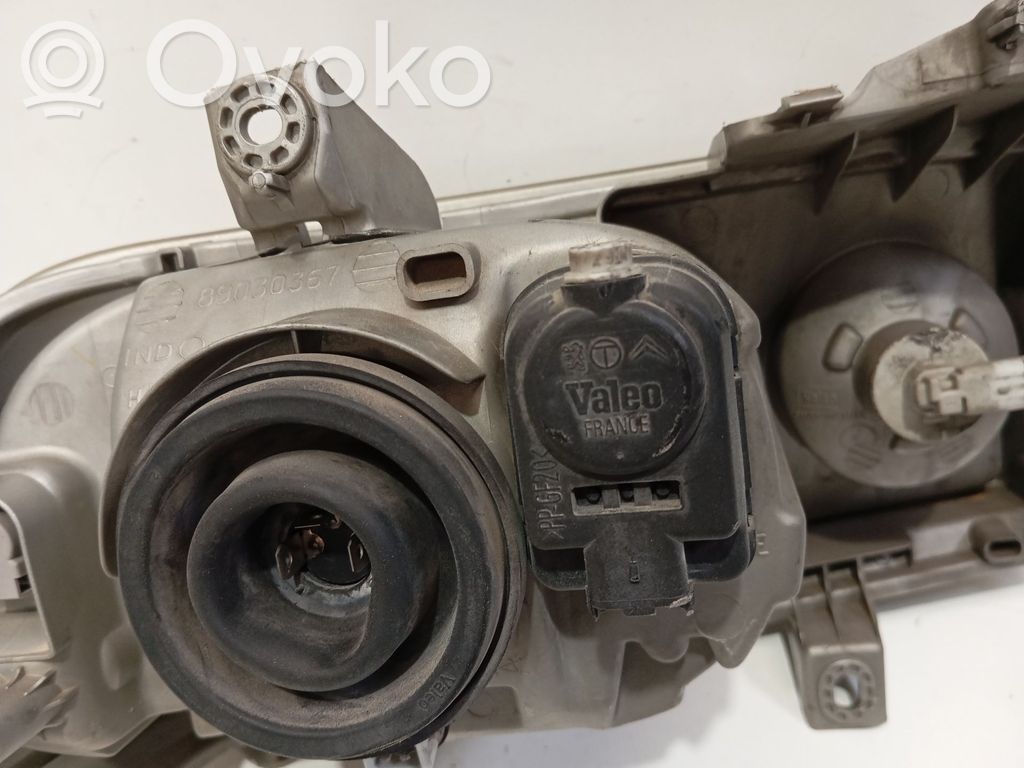 Scheinwerfer   89009573