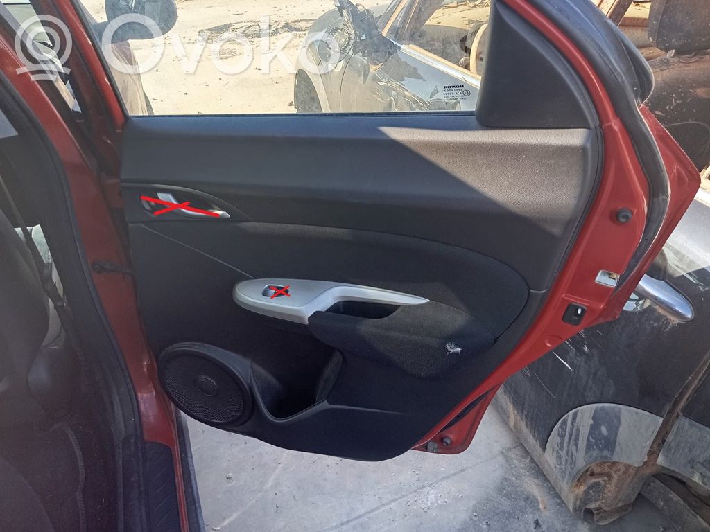 Moldura del tarjetero de la puerta trasera