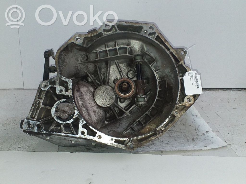 Opel Corsa D Manuaalinen 5-portainen vaihdelaatikko 
