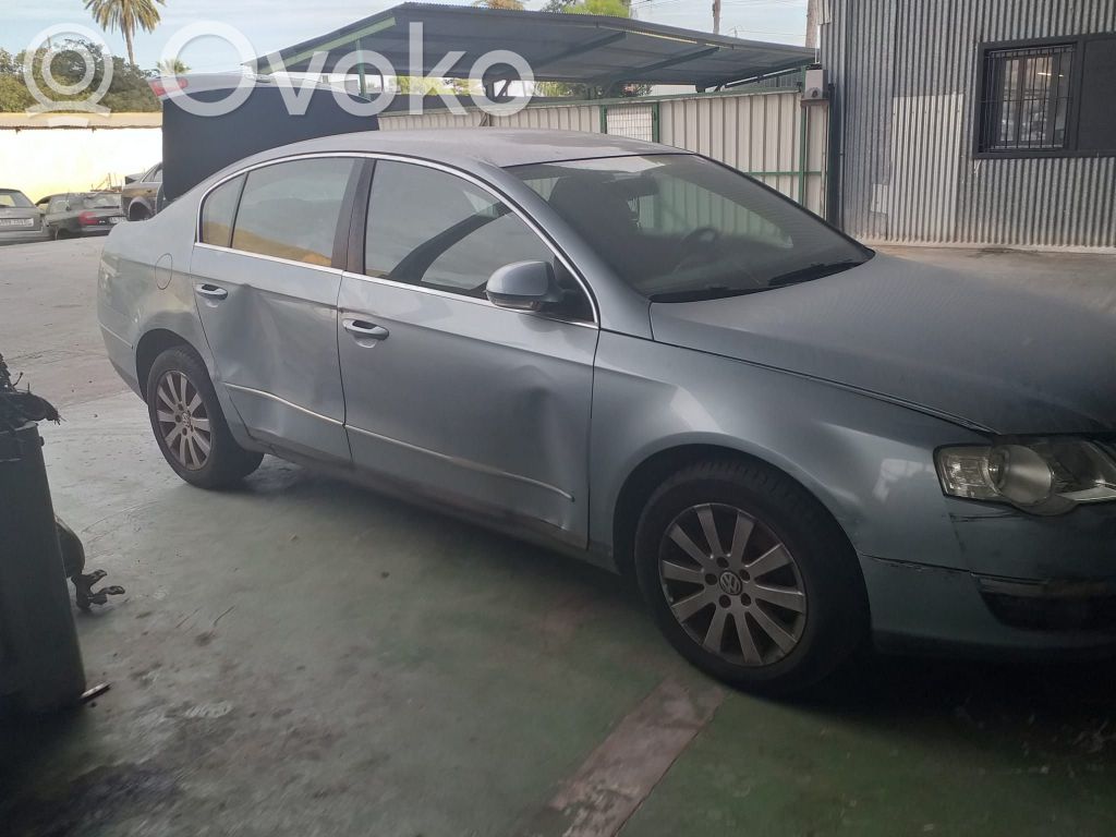 Volkswagen PASSAT B6 Elektryczne lusterko boczne drzwi przednich 