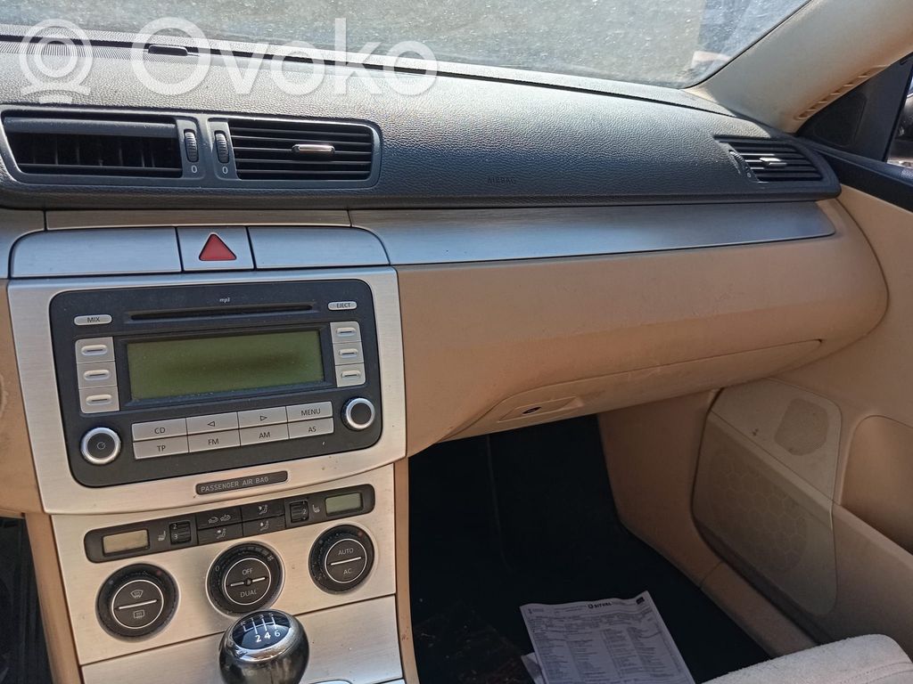 Volkswagen PASSAT B6 Panel / Radioodtwarzacz CD/DVD/GPS 