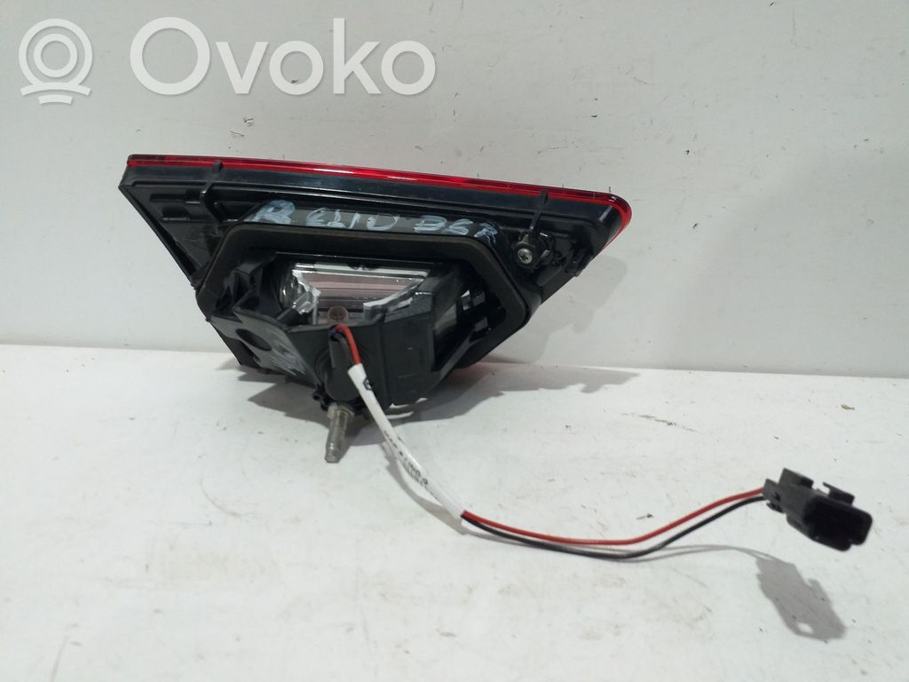 Renault Clio IV Lampy tylnej klapy bagażnika 
