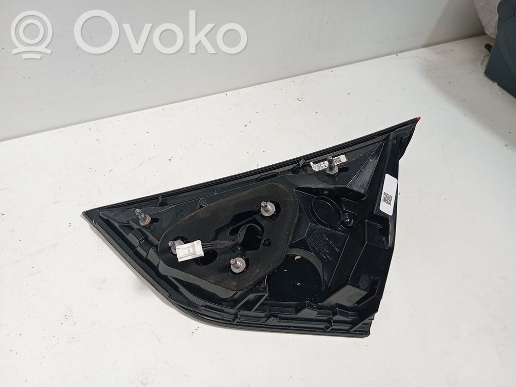 Nissan Juke II F16 Lampy tylnej klapy bagażnika 