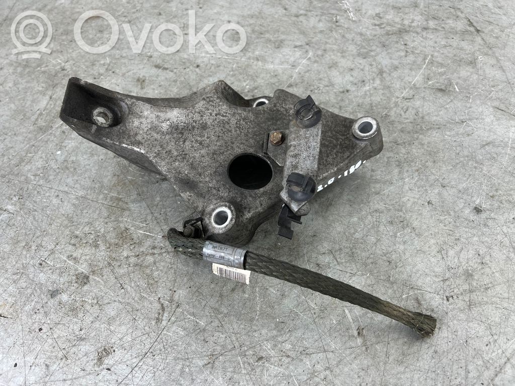 BMW 1 E82 E88 Engine mounting bracket 