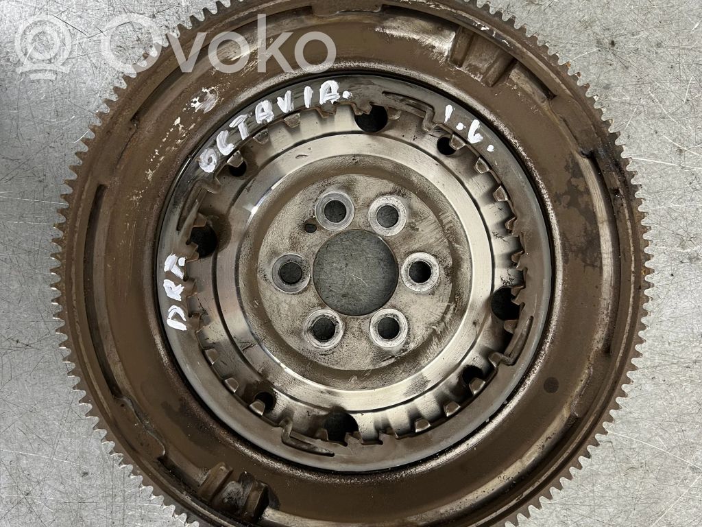 Skoda Octavia Mk3 (5E) Kaksoismassavauhtipyörä 