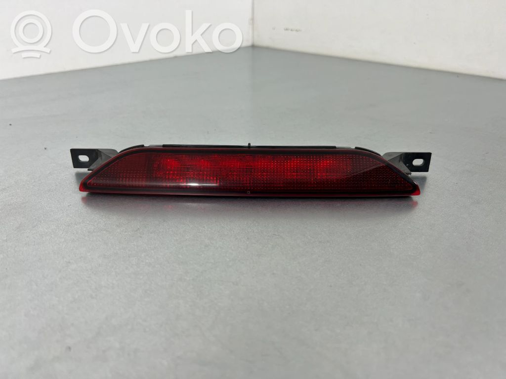 Jeep Grand Cherokee Third/center stoplight 