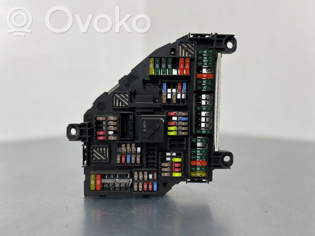 BMW 5 GT F07 Ramka / Moduł bezpieczników 