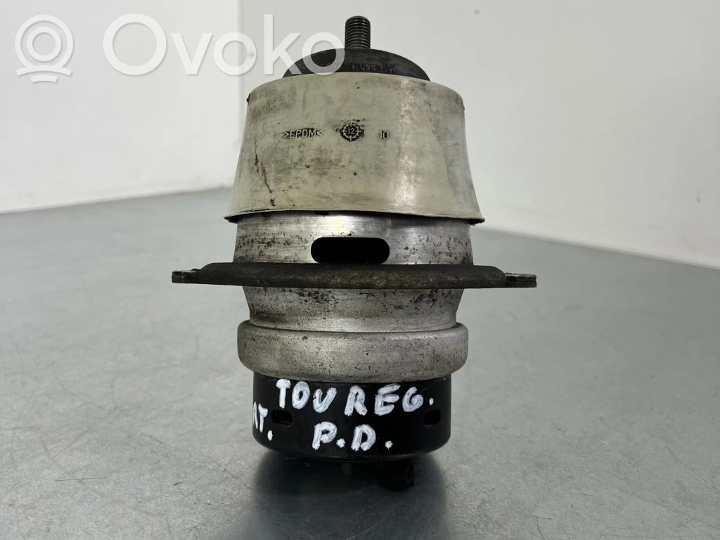 Volkswagen Touareg II Engine mount bracket 