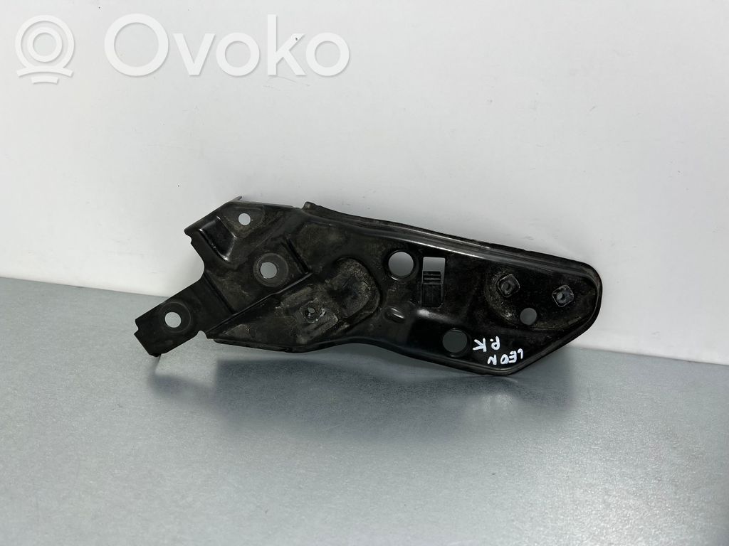 Seat Leon IV Headlight/headlamp mounting bracket 
