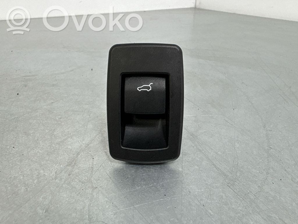 BMW 2 F46 Tailgate opening switch 