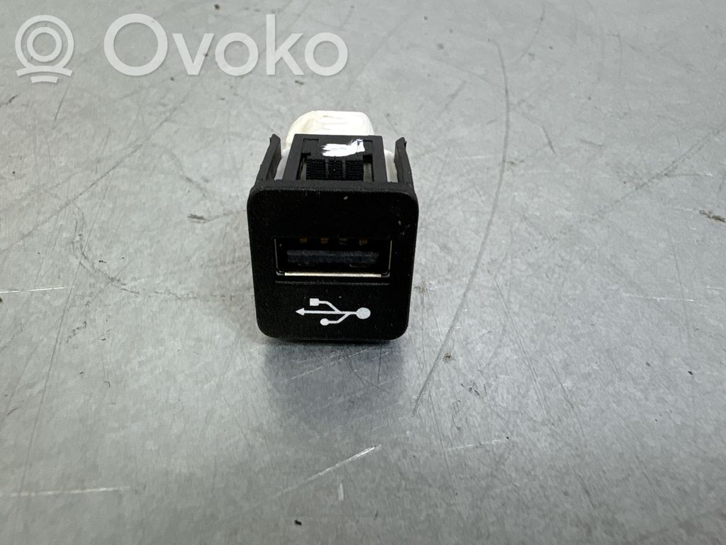 BMW 2 F46 USB socket connector 