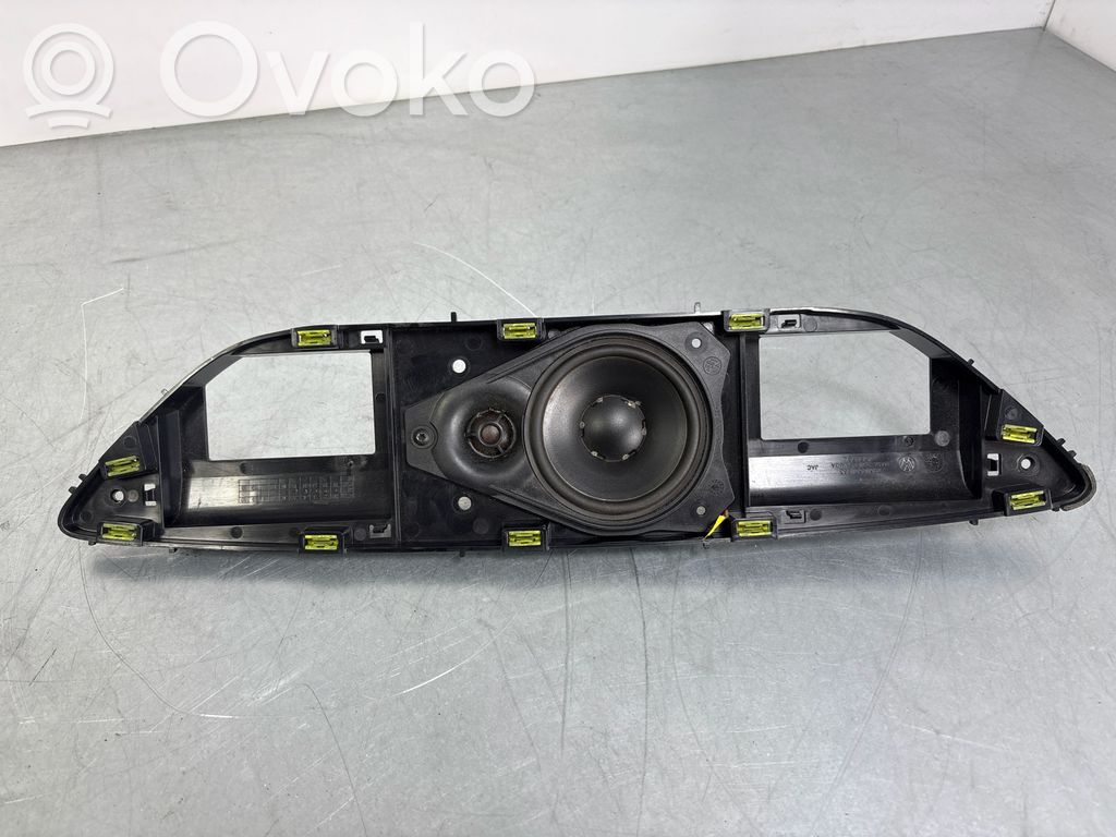 Volkswagen Touareg II Garsiakalbis panelėje 