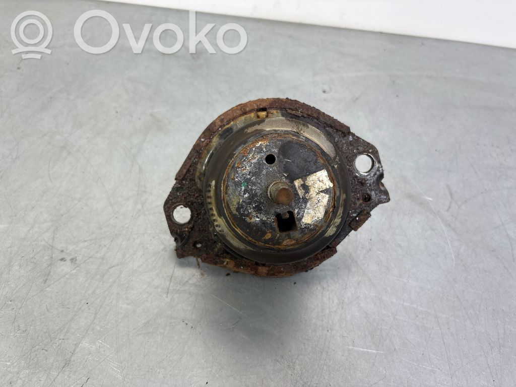 Jeep Grand Cherokee Engine mount bracket 