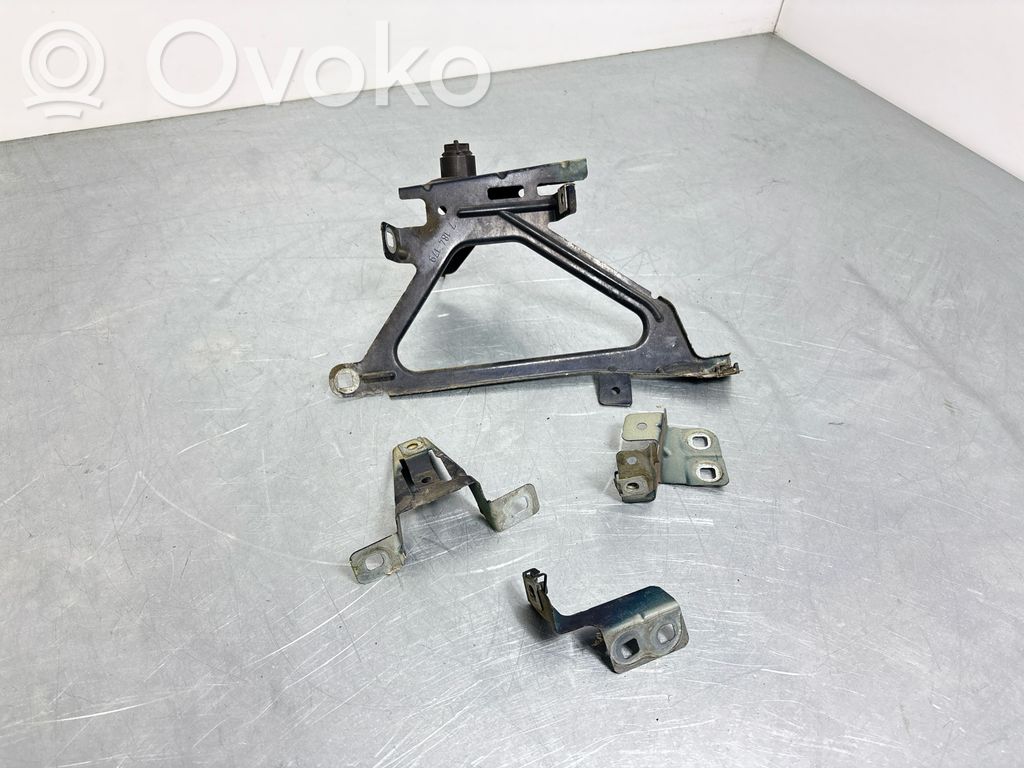BMW 7 F01 F02 F03 F04 Uchwyt / Mocowanie błotnika przedniego 